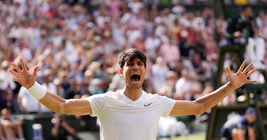 Carlos Alcaraz barrió a Djokovic en Wimbledon para volver a ser campeón y la princesa Kate Middleton le entregó su trofeo