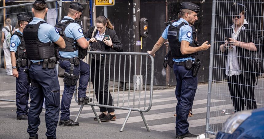 París, de la ciudad de las luces a una capital vallada, caótica y con turistas confundidos