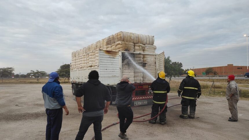 La Rioja: se quemó el acoplado de un camión en una reconocida estación de servicio