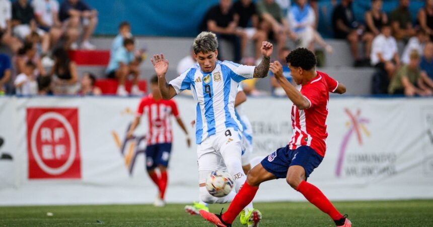 Torneo de L’Alcudia: la Sub 20 de Argentina le ganó a una versión de Brasil en rojo y blanco, y con escudo propio