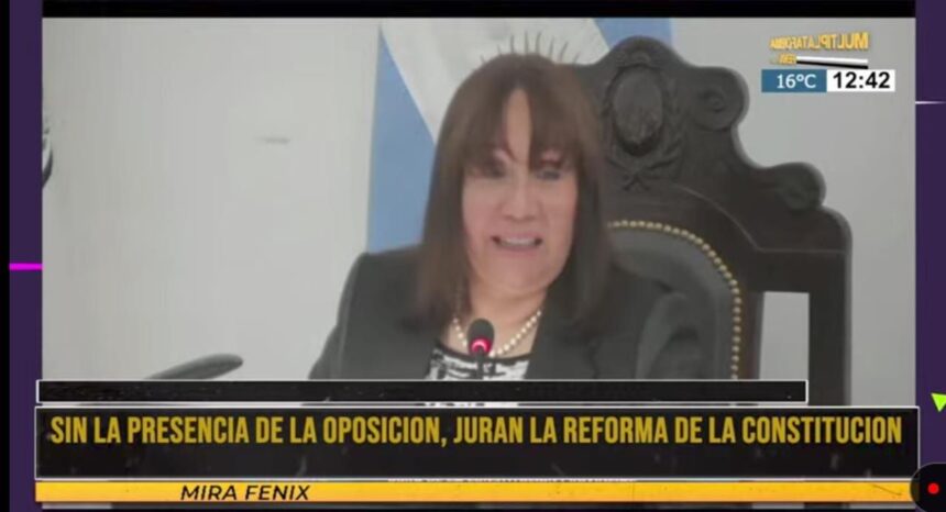 Sin la presencia de la oposición,se juró la Reforma de la Constitución Provincial