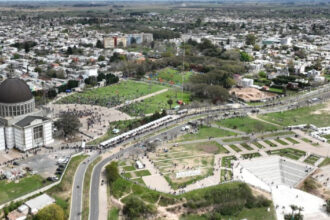 Una ciudad entera se une para ayudarlo a Messi a cumplir su promesa