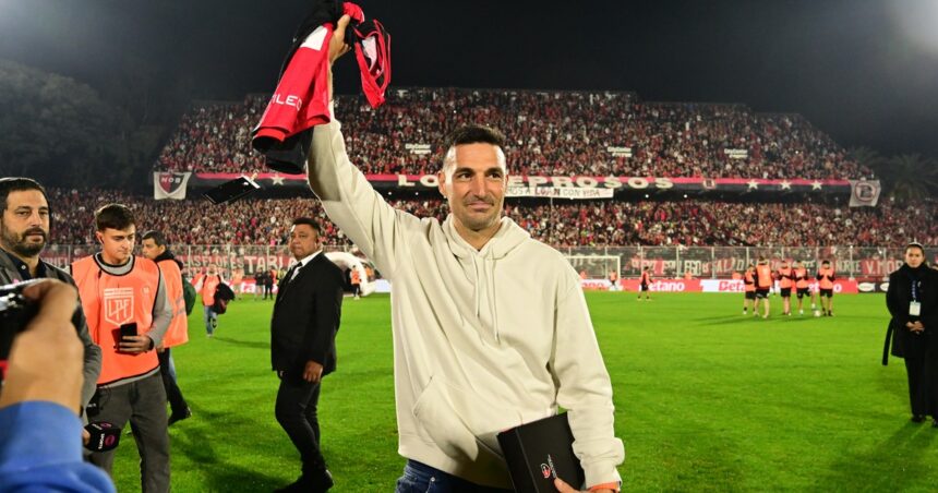 La emotiva ovación que recibió Lionel Scaloni en el entretiempo del partido entre Newell’s e Independiente Rivadavia en Rosario