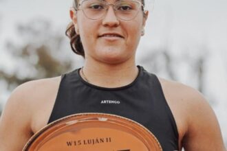 Luisina Giovannini y una proeza tenística: por una lesión empezó a pegar el revés a una mano y a la semana salió campeona en dos torneos