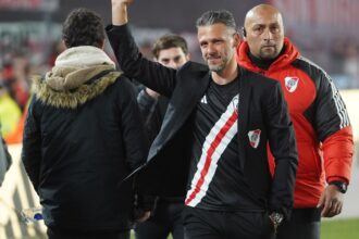 River: Demichelis descomprimió con su salida y el Monumental apuntó contra los jugadores