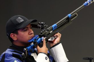 La vida de novela de Julián Gutiérrez, la sorpresa argentina en París 2024: el hijo de “la Rosa” que colabora en una olla popular, estudia y se hizo armar un rifle que es un Fórmula 1