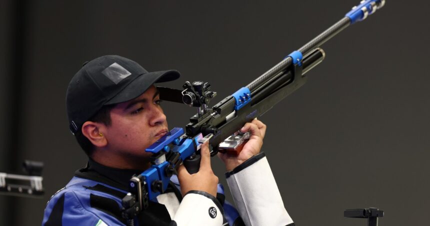 La vida de novela de Julián Gutiérrez, la sorpresa argentina en París 2024: el hijo de “la Rosa” que colabora en una olla popular, estudia y se hizo armar un rifle que es un Fórmula 1