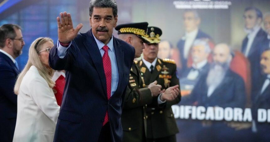 Nicolás Maduro dijo que está en condiciones de presentar las actas y le pidió al Tribunal Supremo que realice el peritaje de los resultados electorales