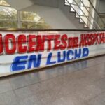 Profesionales acampan en el rectorado de la UNLaR: Son los trabajadores despedidos del Hospital de Clínicas