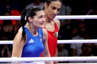 Juegos Olímpicos 2024: una boxeadora italiana abandonó ante una argelina señalada por su género y hasta Javier Milei se metió en la polémica