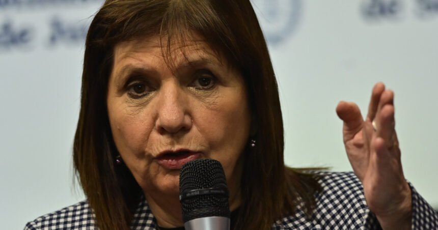 Patricia Bullrich volvió a exponer sus diferencias con Mauricio Macri y consideró que el PRO “tiene que ser oficialista”