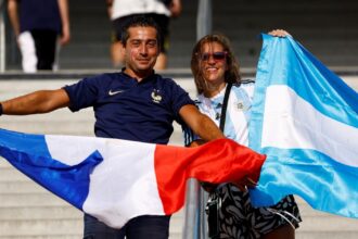 En la apabullante Burdeos, capital mundial del vino, no se enteraron que Argentina y Francia juegan “el partido del morbo” por el fútbol olímpico de París 2024