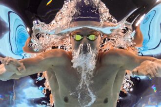 Léon Marchand, el héroe nacional de Francia, ya hizo un póker dorado en París 2024 y se mete en la galería de los más grandes de los Juegos Olímpicos