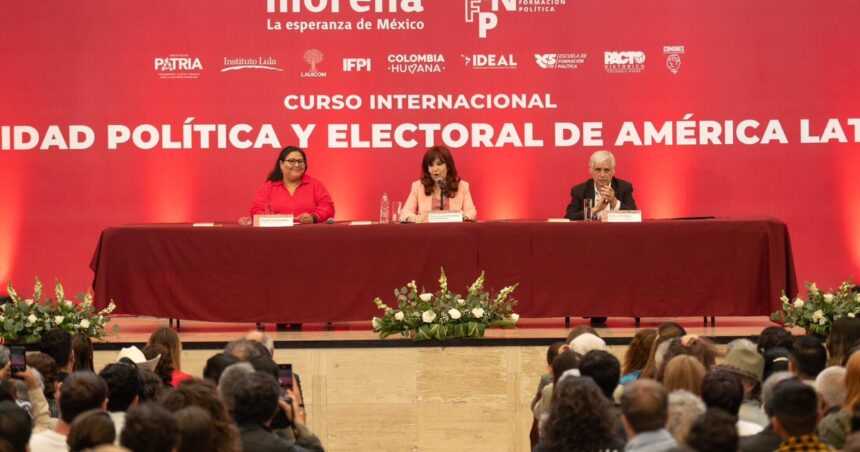 “Hongos demócratas”, el “ser gris” de Milei y una chicana contra Machado: las principales frases de Cristina Kirchner en México