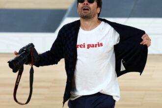 Jimmy Fallon y un día olímpico que nunca olvidará: atletismo con Mick Jagger, selfie con Emmanuel Macron y dedicatoria especial de Steph Curry