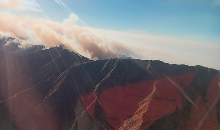 El incendio en el Cordón del Velasco sigue activo en el sector suroeste