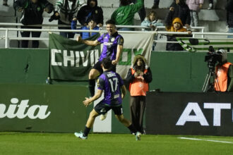 Vélez aceleró de entrada y se puso 2-0, pero Banfield se lo empató y lo dejó con las ganas de alcanzar a Huracán en la cima de la Liga