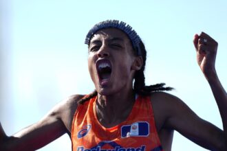 Sifan Hassan y una locura que desafió todas las convenciones del atletismo: del bronce en los 5 mil y 10 mil metros a domar el “devastador” maratón de París 2024