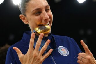 Diana Taurasi, la coleccionista de medallas: se crió en Rosario, es fanática de Messi y Maradona y en París 2024 hizo historia de los Juegos Olímpicos