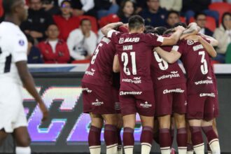 Histórico triunfo de Lanús ante Liga, el campeón de la Sudamericana, en Quito para quedar más cerca de los cuartos de final