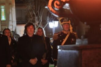 javier-milei-participo-de-un-homenaje-a-san-martin-en-el-regimiento-de-granaderos-en-palermo