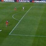 la-polemica-en-gimnasia-vs-river:-el-gol-de-benjamin-dominguez-que-el-var-anulo-por-una-rodilla-y-ahogo-el-grito-en-el-bosque