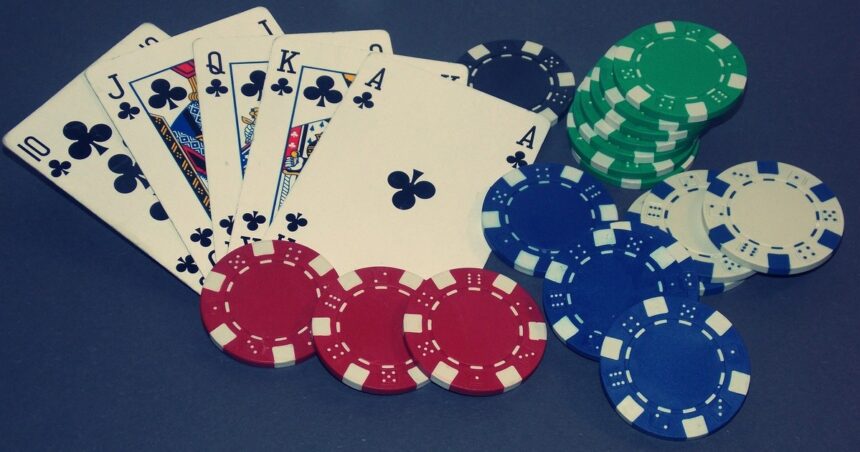 poker:-¿como-se-juega-y-cuantas-cartas-se-dan-para-hacer-escalera?