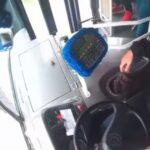 video:-pago-el-recorrido-corto-en-el-colectivo-y-cuando-el-chofer-le-reclamo,-lo-molio-a-golpes