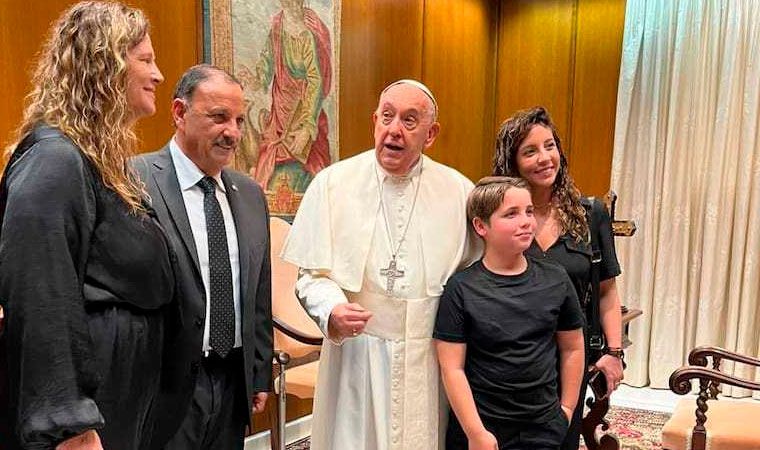 el-gobernador-ricardo-quintela-fue-recibido-por-el-papa-francisco-en-una-audiencia-privada-en-el-vaticano