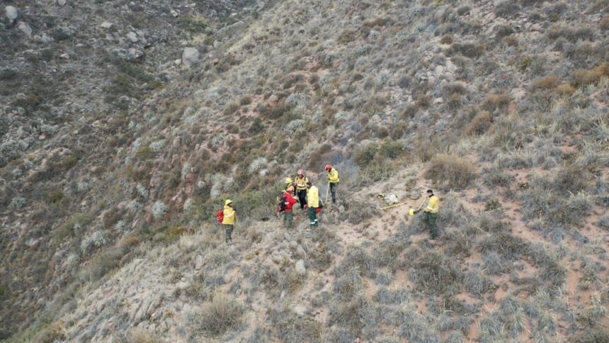 equipos-de-trabajo-continuaron-este-viernes-con-el-combate-del-incendio-en-el-cordon-del-velasco