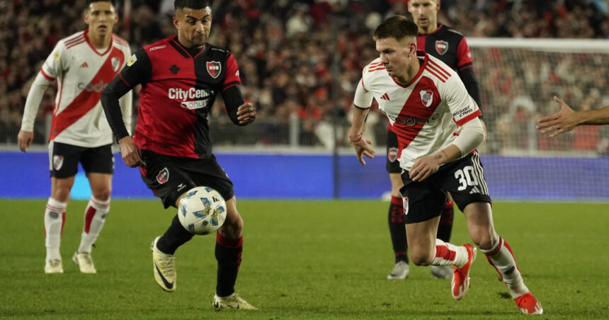 River tuvo a sus tres campeones del mundo, pero no pudo romper el cero ante un prolijo Newell’s y la era Gallardo no termina de arrancar