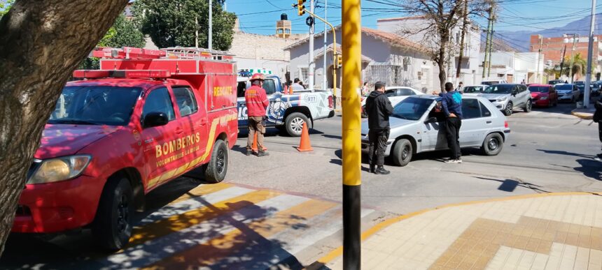 choque-entre-una-moto-y-un-auto-por-av.-peron-esquina-santa-fe