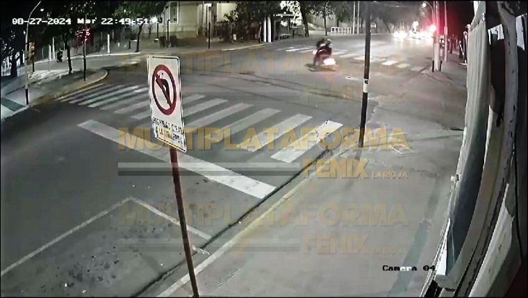 accidente-en-pleno-centro-entre-dos-motocicletas:-el-causante-se-dio-a-la-fuga