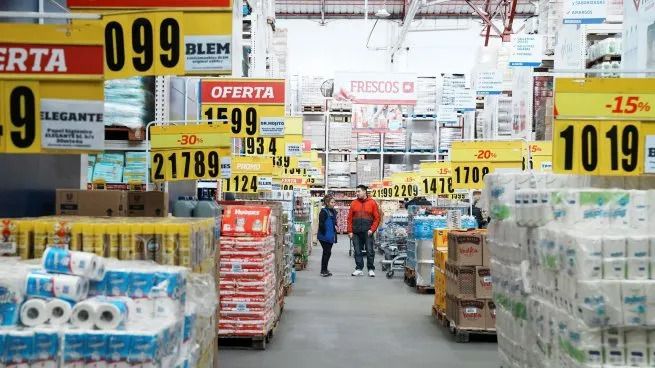 consumo-en-crisis:-ventas-en-super-y-mayoristas-no-encuentran-piso-y-se-consolidan-cambios-en-metodos-de-pago