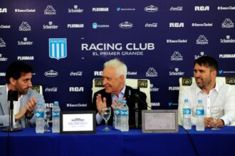 Diego Milito y Víctor Blanco se reunieron para definir el futuro de Racing, pero por ahora la “unidad” es una posibilidad muy lejana