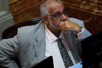 polemica-visita-de-diputados-a-represores:-ahora-un-senador-libertario-dijo-que-el-hubiese-ido