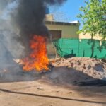 Vecinos del Barrio Virgen Desatanudo, quemaron gomas frente a la casa de un supuesto abusador