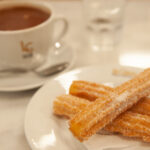 el-bar-notable-de-caba-con-el-mejor-chocolate-con-churros-para-despedir-el-frio