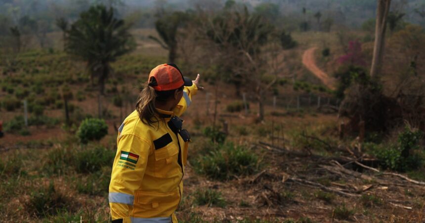 Bolivia emite un alerta sanitaria y se suspenden vuelos en algunos aeropuertos por los feroces incendios