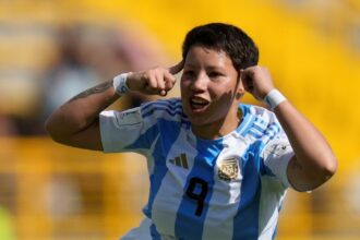 Kishi Núñez hizo un gol de antología y Argentina pasó por primera vez en la historia a los octavos de final del Mundial de fútbol femenino Sub 20