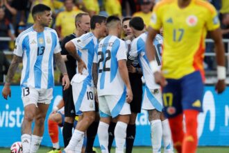 Final caliente entre Colombia y Argentina en Barranquilla: un emblema de la Selección mostró el parche de campeón del mundo y fue suspendido