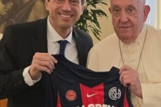 La visita de la dirigencia de San Lorenzo al Papa Francisco: regalo especial histórico y bendición para que el nuevo estadio en Boedo lleve su nombre