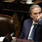 miguel-angel-pichetto-califico-de-“deleznable”-el-paso-de-javier-milei-por-el-congreso-y-apunto:-“estaba-esa-patota-infame-subida-a-un-palco-gritando”