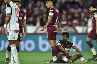 Lanús chocó contra el VAR y su propia ineficacia, empató con Independiente Medellín y la serie se le puso cuesta arriba