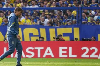 Con la paciencia del hincha colmada, Riquelme decidió estirar la agonía de Martínez en Boca: ¿hasta cuándo aguanta?