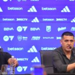 riquelme-y-martinez-se-reunieron-durante-mas-de-dos-horas:-las-tres-razones-por-las-que-roman-no-echo-al-dt-de-boca