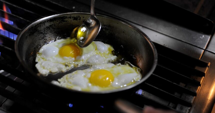 un-hombre-comio-700-huevos-en-un-mes:-lo-que-le-paso-a-su-salud-fue-lo-contrario-a-lo-que-pensaba