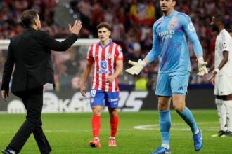 Derbi caliente en Madrid: Courtois le festejó el gol a la gente del Atlético y explotaron los ultras