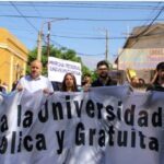 chilecito:-gran-adhesion-a-la-marcha-en-defensa-de-las-universidades