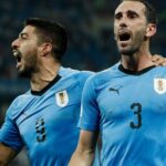 diego-godin-banco-a-luis-suarez-tras-las-bombas-contra-marcelo-bielsa-y-en-uruguay-ya-se-habla-de-crisis-en-medio-de-las-eliminatorias